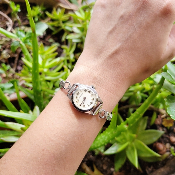 Vintage Swiss Ingersoll Silver Stetch Watch - Picture 1 of 9